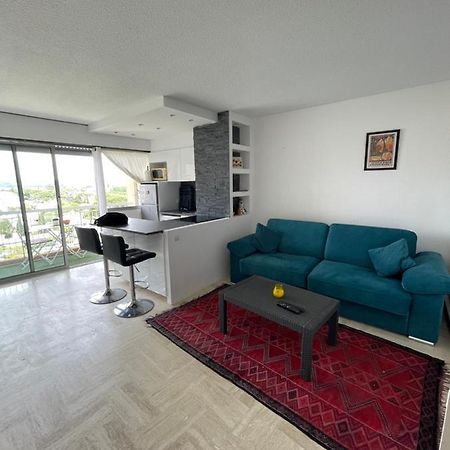 Beau Studio Dans Residence Avec Piscine Et Vue Sur La Ville - 5Min Des Plages Mandelieu Buitenkant foto