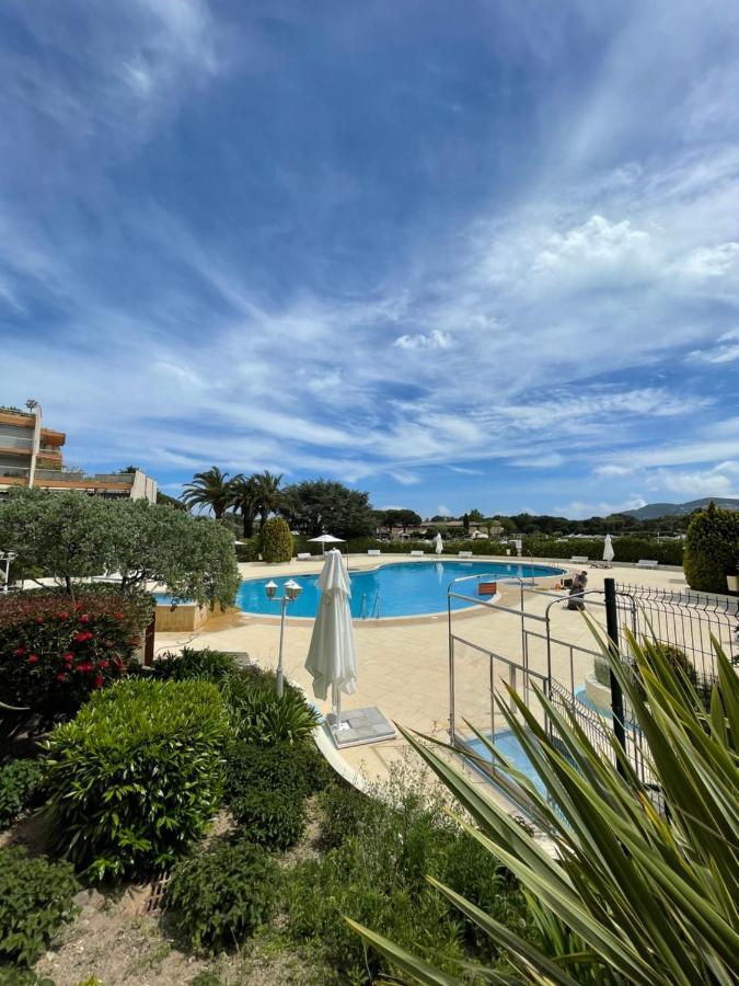 Beau Studio Dans Residence Avec Piscine Et Vue Sur La Ville - 5Min Des Plages Mandelieu Buitenkant foto