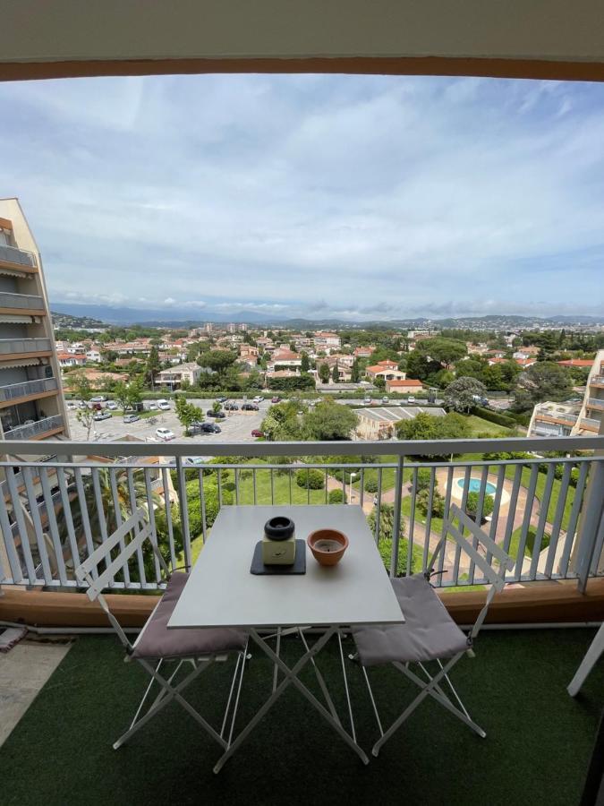 Beau Studio Dans Residence Avec Piscine Et Vue Sur La Ville - 5Min Des Plages Mandelieu Buitenkant foto