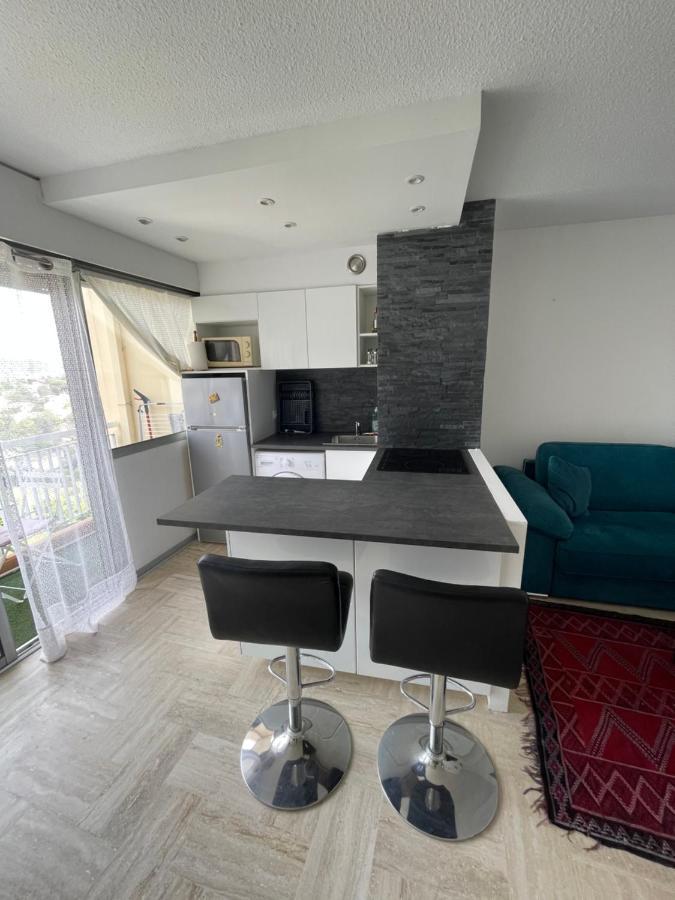 Beau Studio Dans Residence Avec Piscine Et Vue Sur La Ville - 5Min Des Plages Mandelieu Buitenkant foto